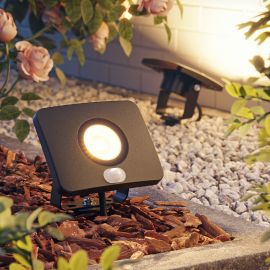 LED Gartenstrahler Wega mit Erdspieß für außen mit Bewegungsmelder, schwarz 10,8W (Lichtfarbe wählbar)